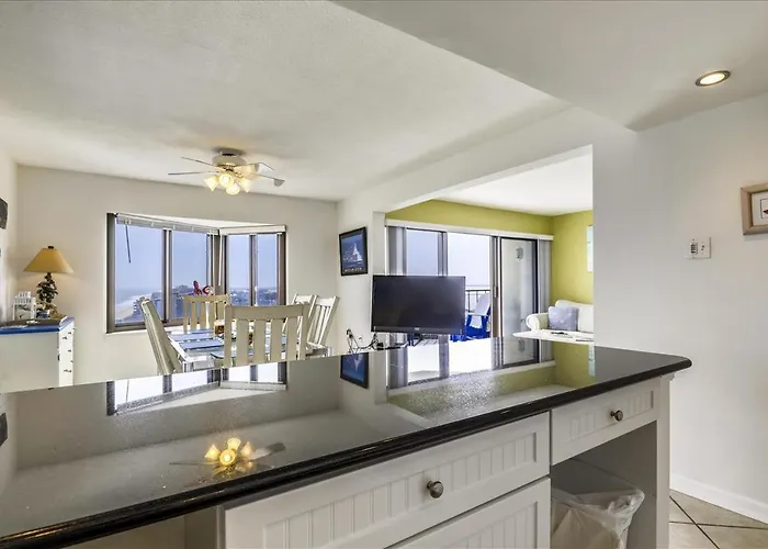 Ocean Front 2 Bedroom With Outdoor Pool!