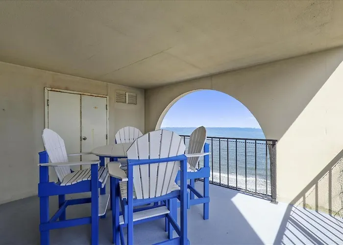 Ocean Front 2 Bedroom With Outdoor Pool!
